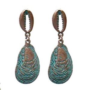 Beautiful beach shell earrings w copper/bronze vibe ✨✨